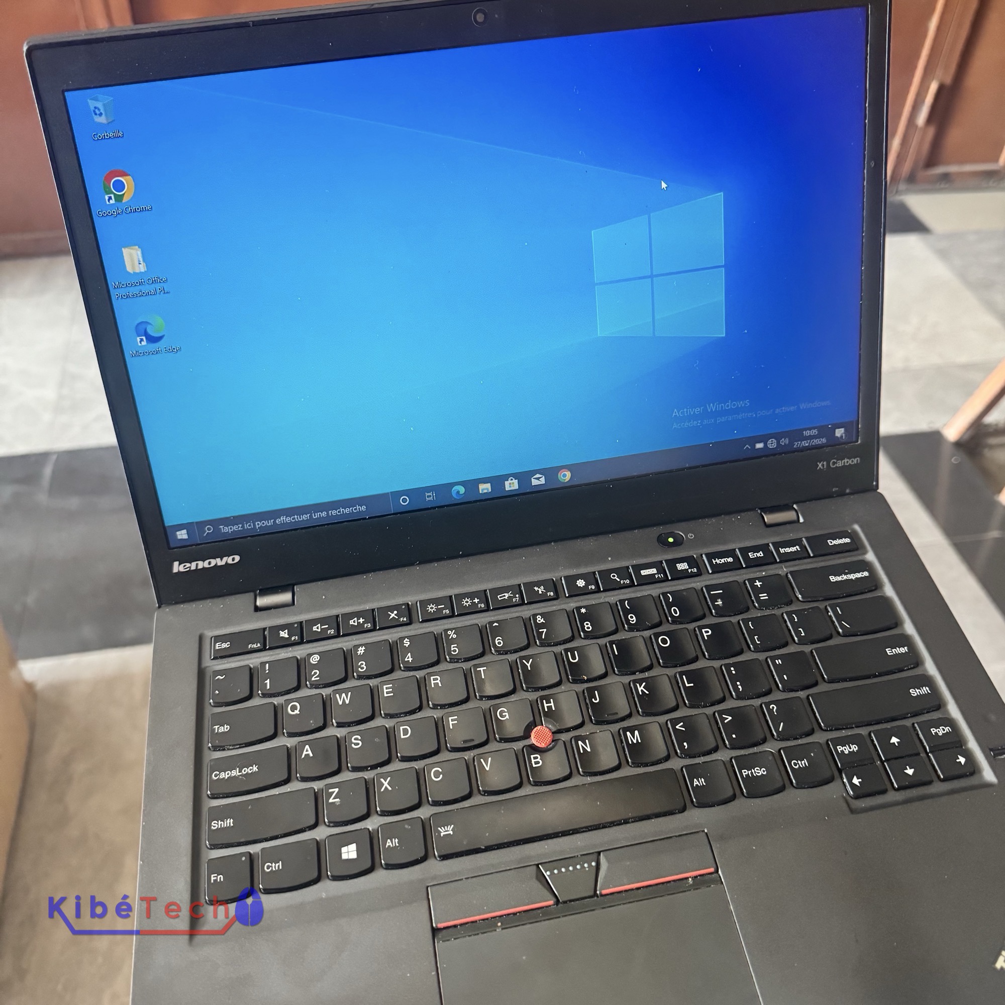 Ordinateur portable Lenovo ThinkPad X1 Carbon Gen 5 reconditionné avec processeur Intel Core i5 ou Intel Core i7, 4 Go ou 8 Go de RAM, SSD 256 Go et écran 14 pouces Full HD, disponible chez KibeTech RDC.